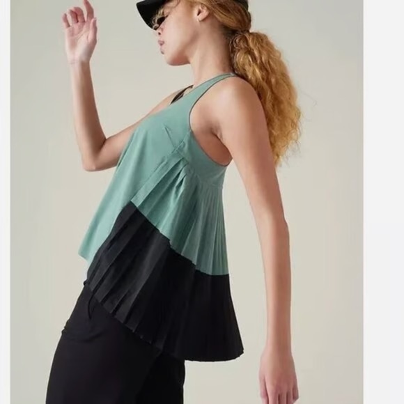 Athleta Tops - Athleta Swing Forward Pleated Tank Top Green Black Colorblock Size S EUC